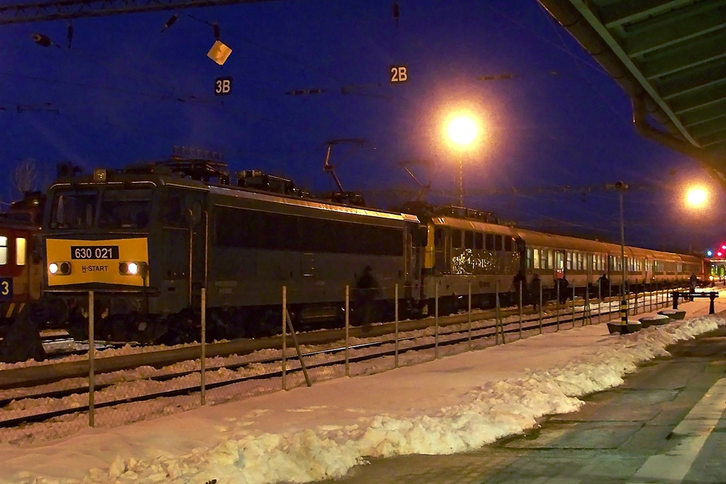 630 021 + 433 288 Dombóvár (2015.02.09).