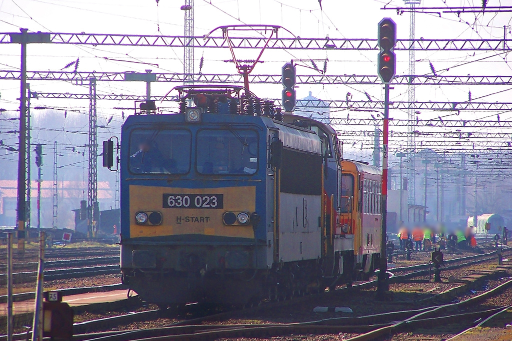 630 023 + 478 318 + 117 195 Dombóvár (2015.02.13).