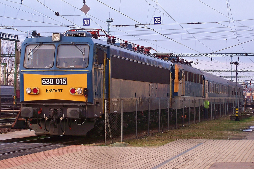 630 015 + 433 227 Dombóvár (2015.03.04).