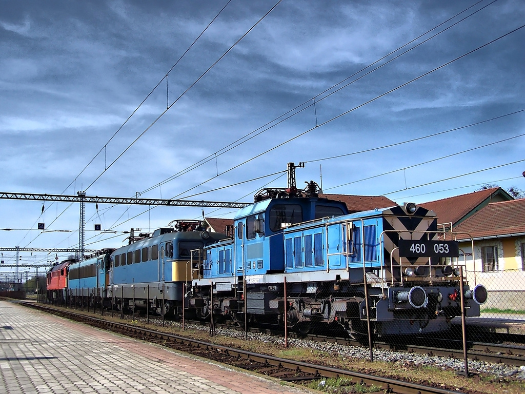 460 053 + 431 132 + 630 007 + 628 235 Dombóvár (2015.04.10).