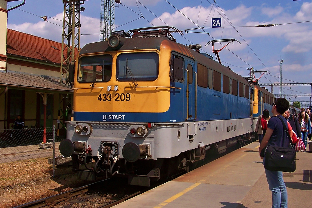 433 209 + 433 187 Dombóvár (2015.04.30)