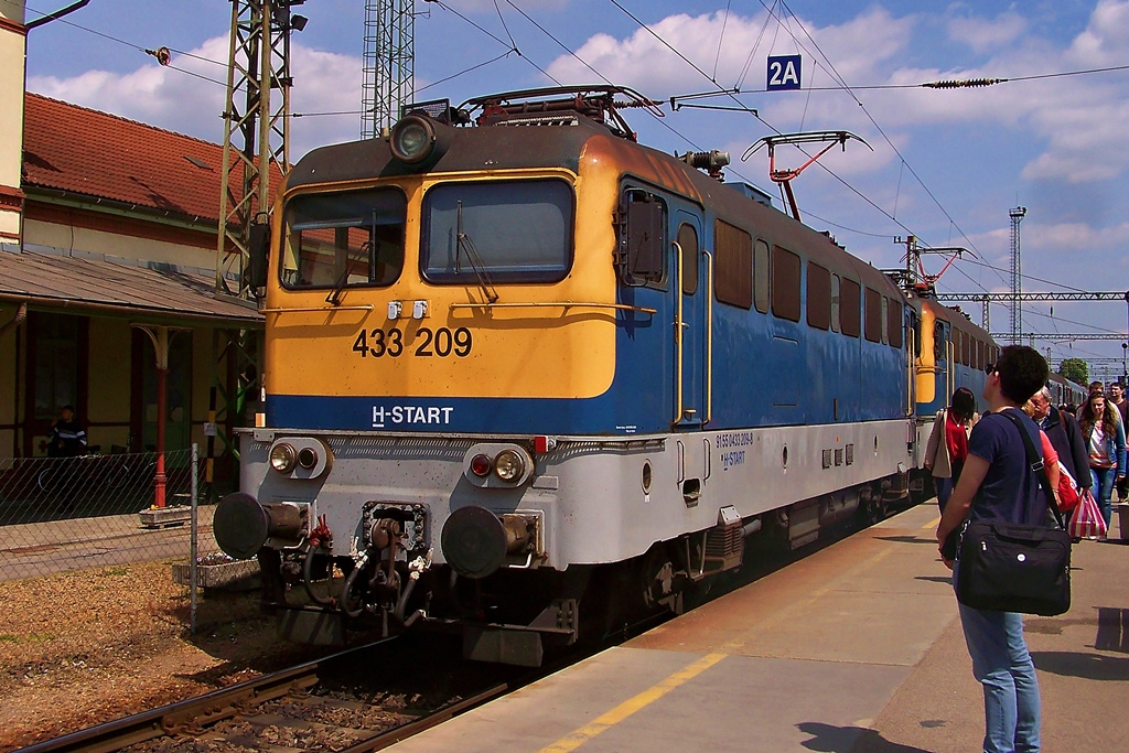 433 209 Dombóvár (2015.04.30)