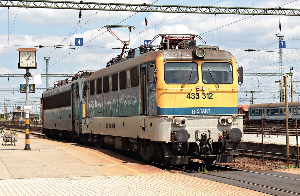 433 312 + 630 009 Dombóvár (2015.07.10).