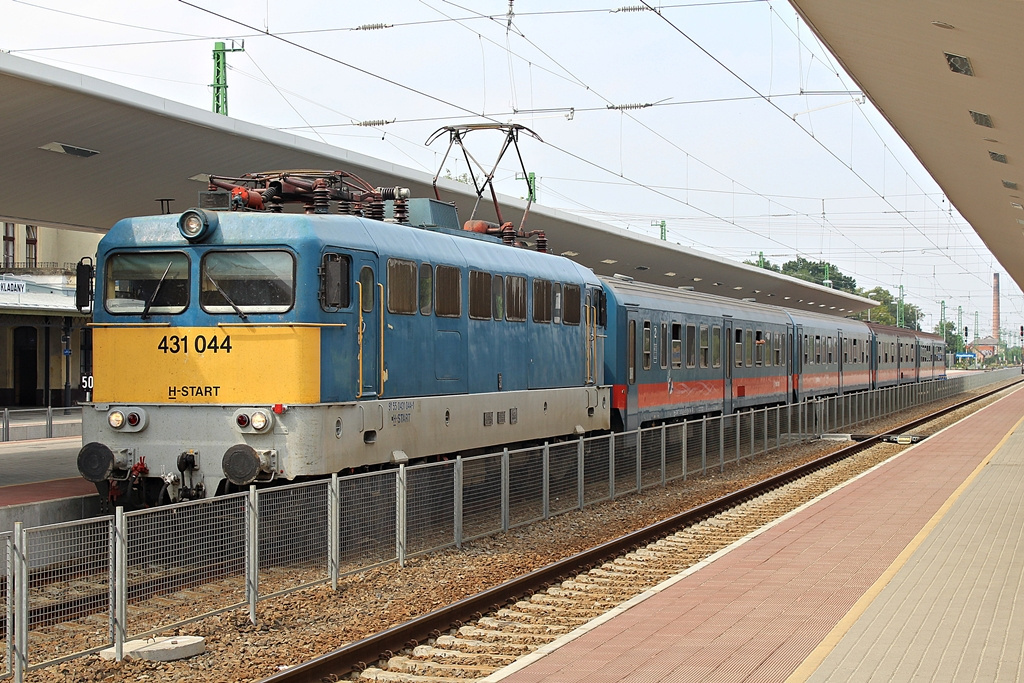 431 044 Püspökladány (2015.08.03).