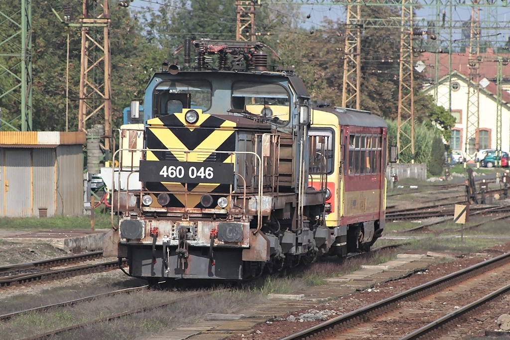 460 046 + 117 221 Dombóvár (2015.10.09).