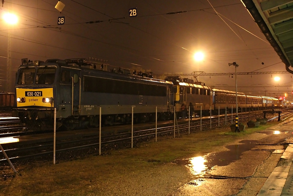 630 021 + 433 216 Dombóvár (2015.10.15).