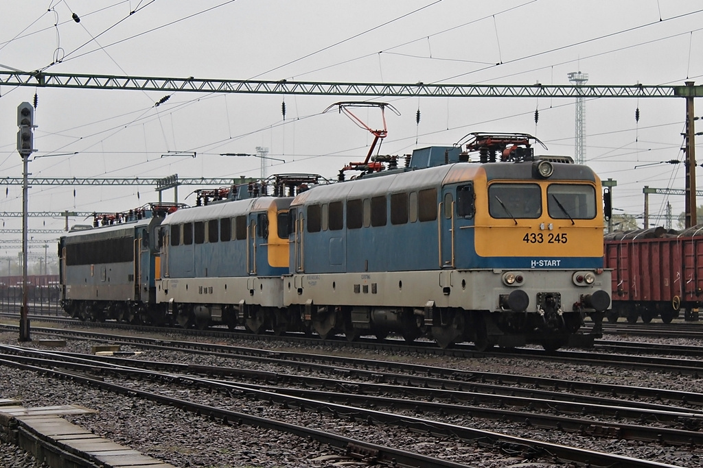 433 245 + 433 209 + 630 013 Dombóvár (2015.10.19).