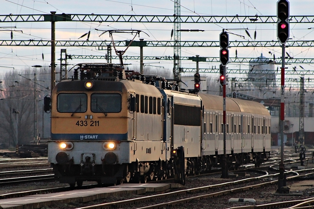 433 211 Dombóvár (2015.11.30)