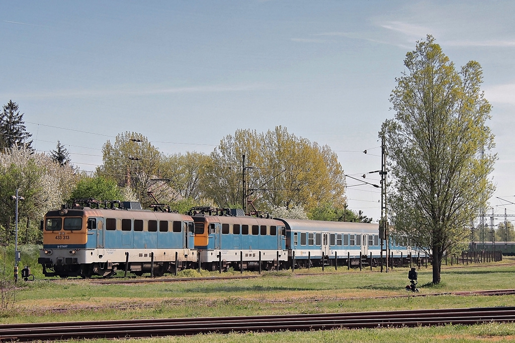 433 313 + 433 239 Dombóvár (2016.04.13).