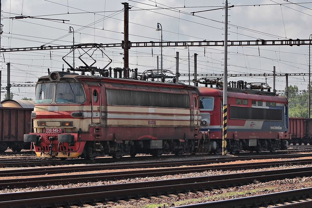 230 045 + 242 555 Kúty (2016.06.04).