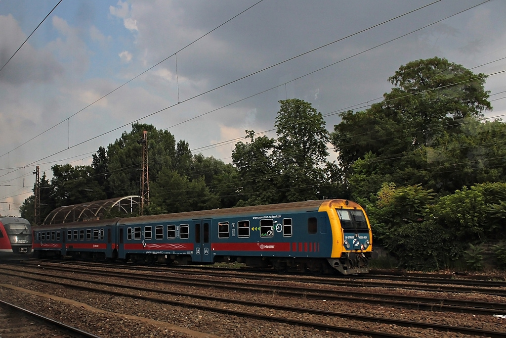 8005 421 Budapest Nyugati (2016.07.01).