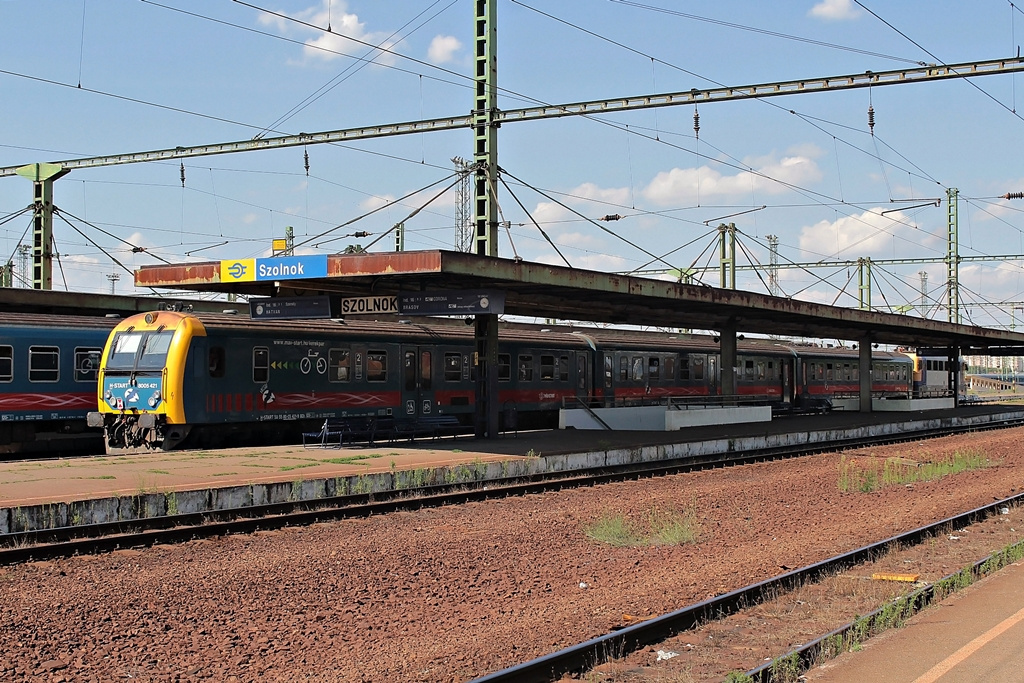 8005 421 Szolnok (2016.07.21).