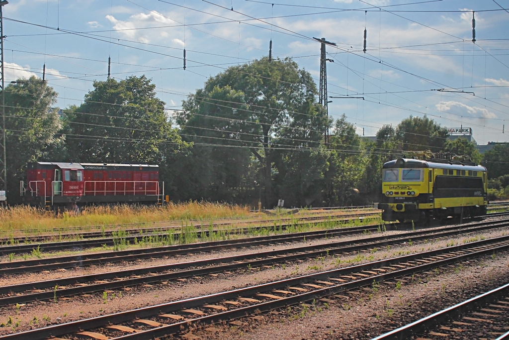 242 286 &amp; 742 112 Budaörs (2017.07.12).