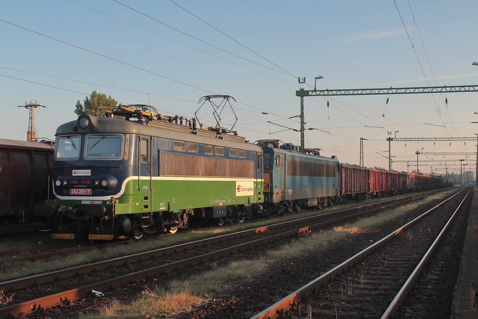 242 251+ 630 015 Sárbogárd (2018.09.10).