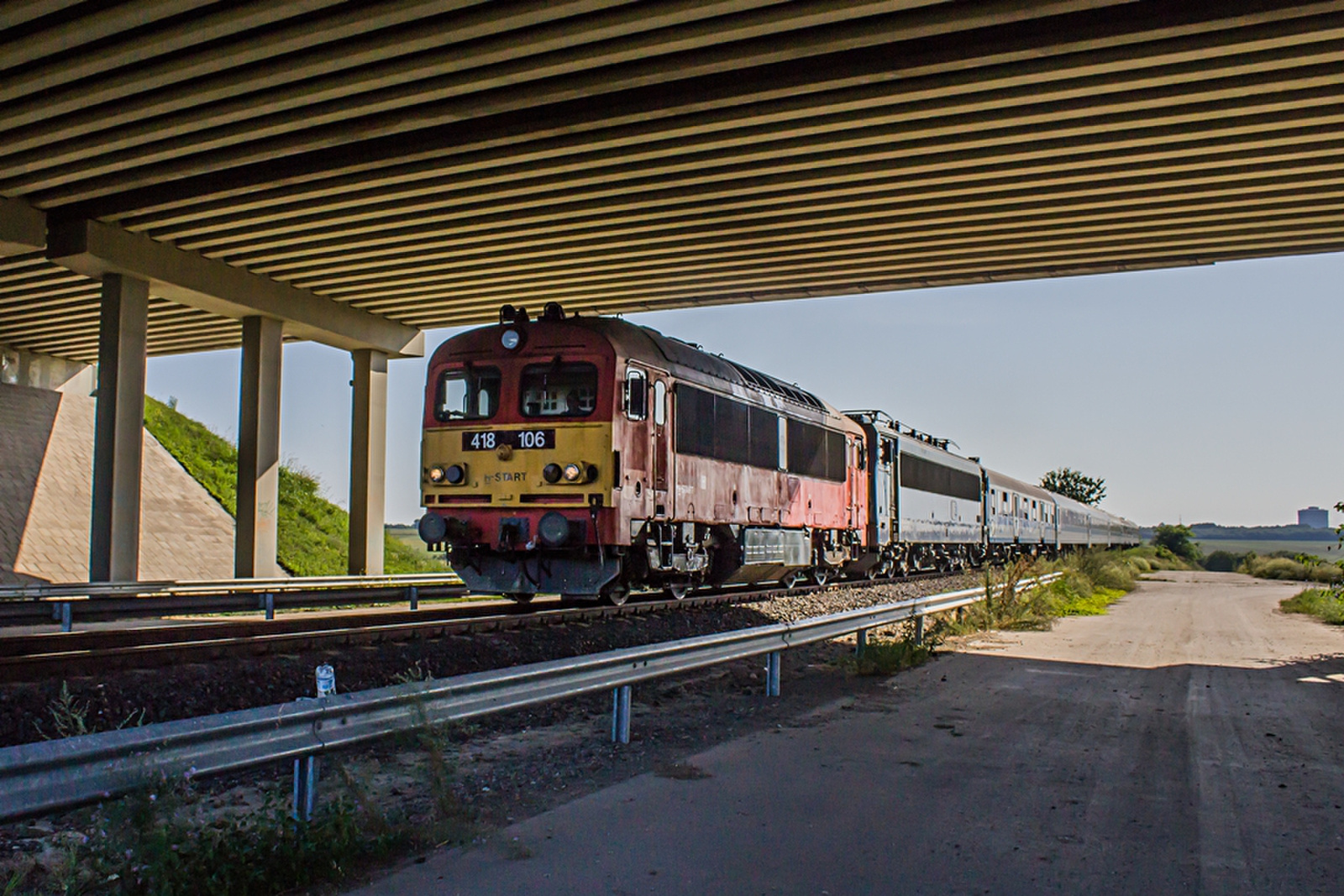 418 106+630 012 Dunaújváros (2019.08.05).