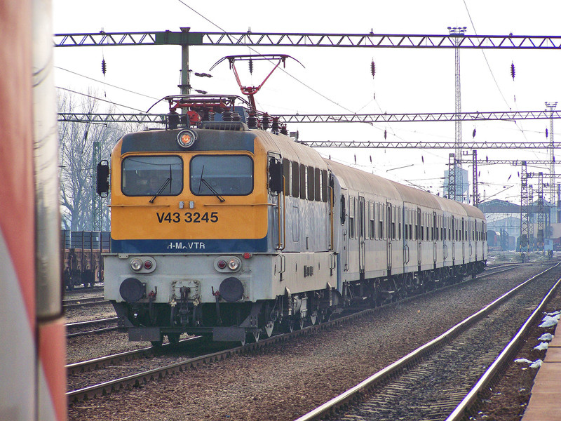 V43 - 3245 Domnbóvár (2010.01.20).