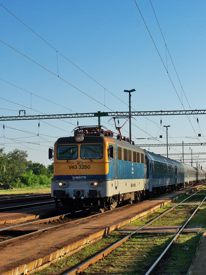 V43 - 3280 Sárbogárd (2010.07.09).