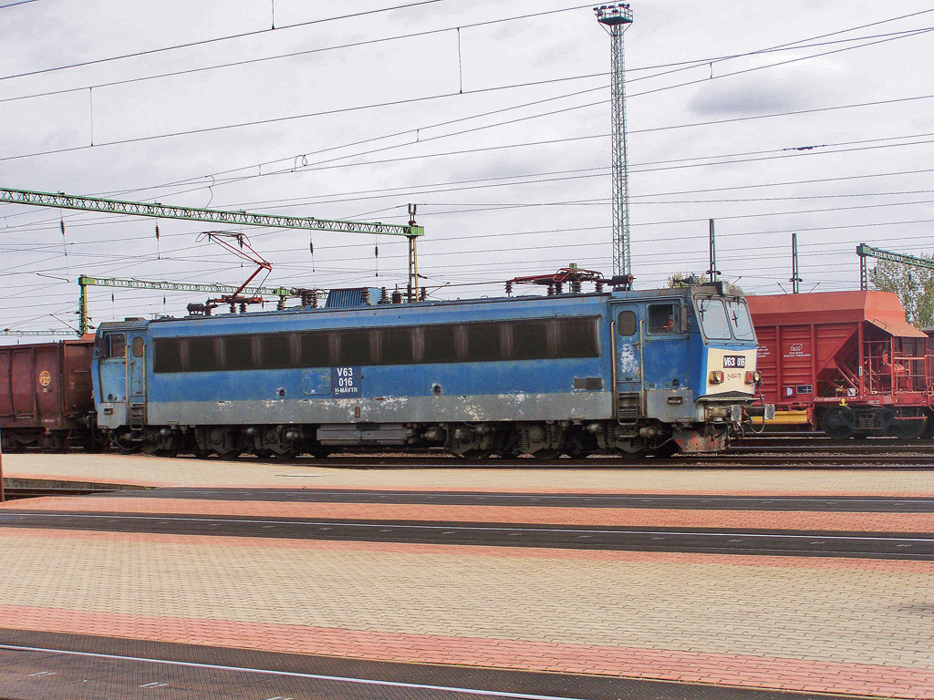 V63 - 016 Dombóvár (2009.10.15).