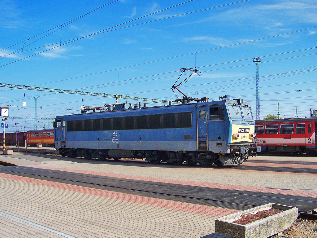 V63 - 027 Dombóvár (2009.10.08)02.