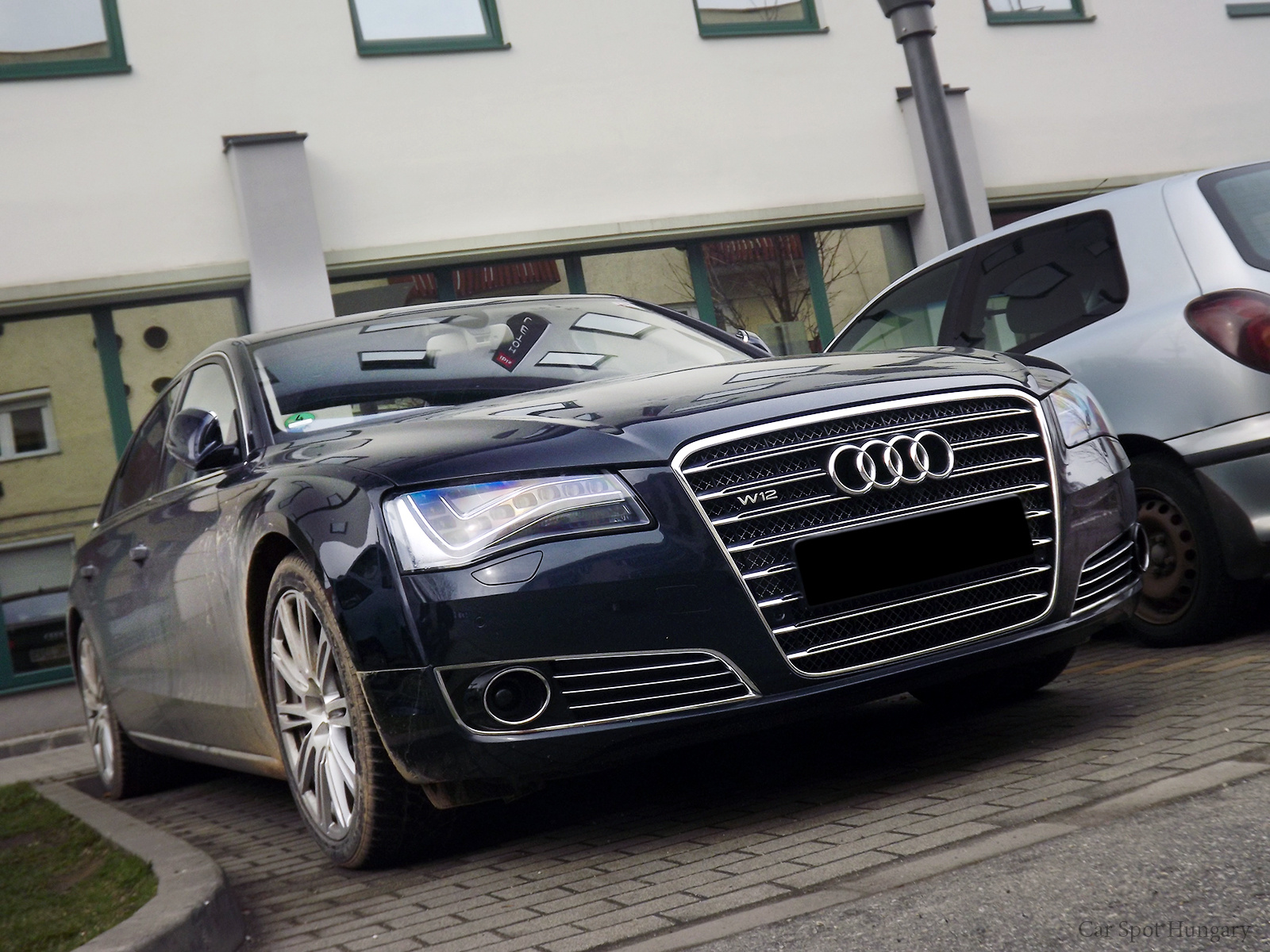 Audi A8 W12