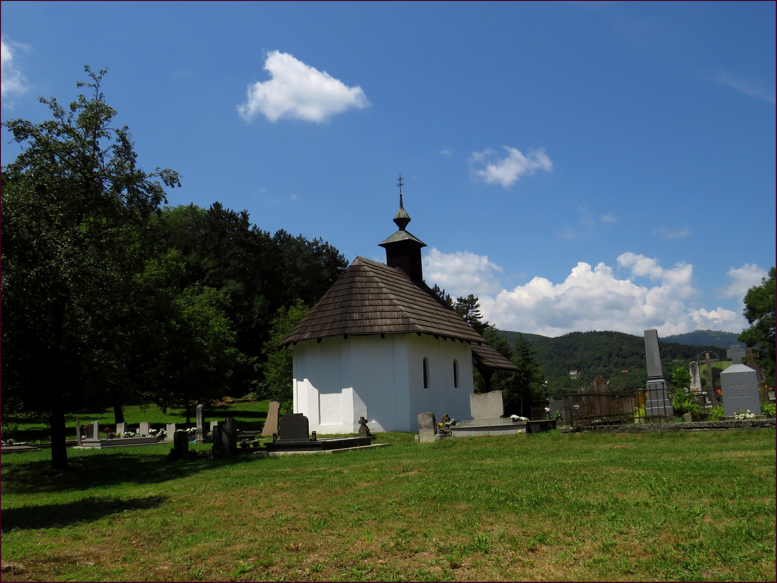 Divény - temetőkápolna