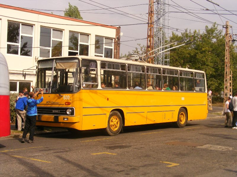 Ikarus 260T