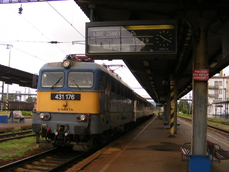 Magyar mozdonnyal Újvárba