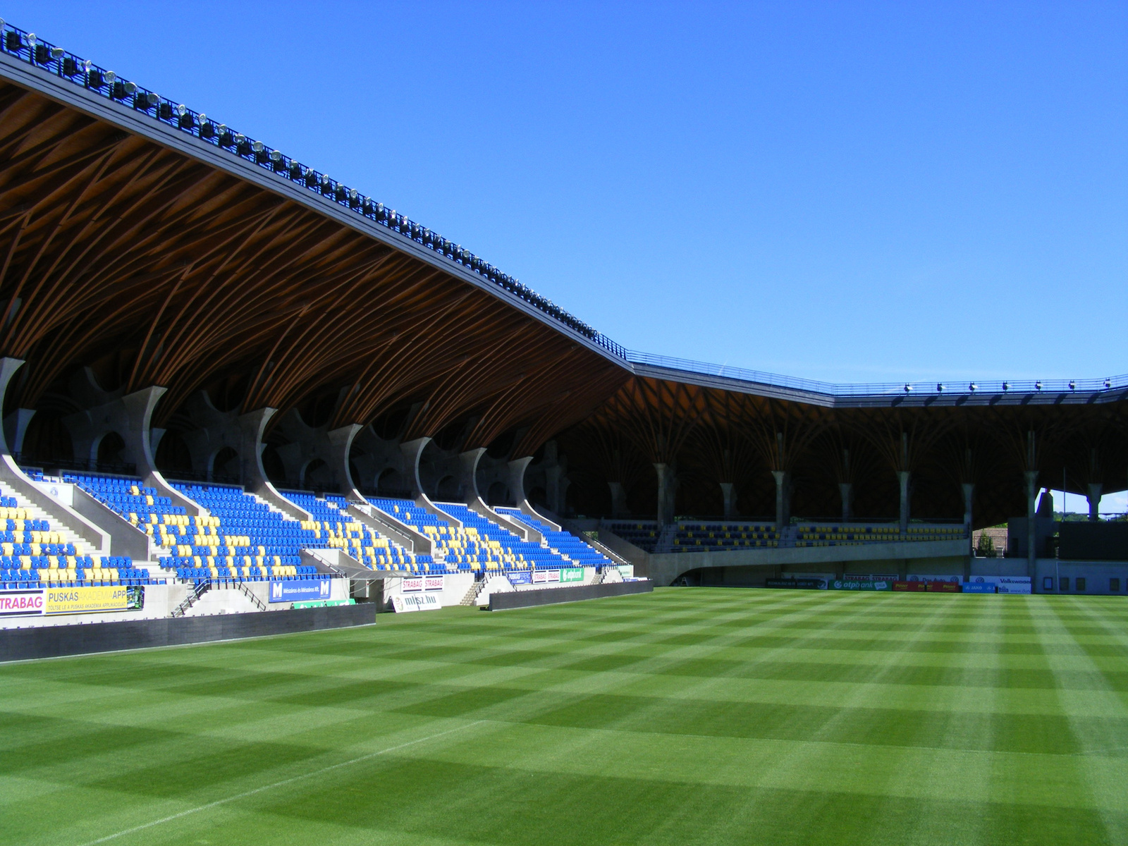 Pancho Aréna belülről. Szép.