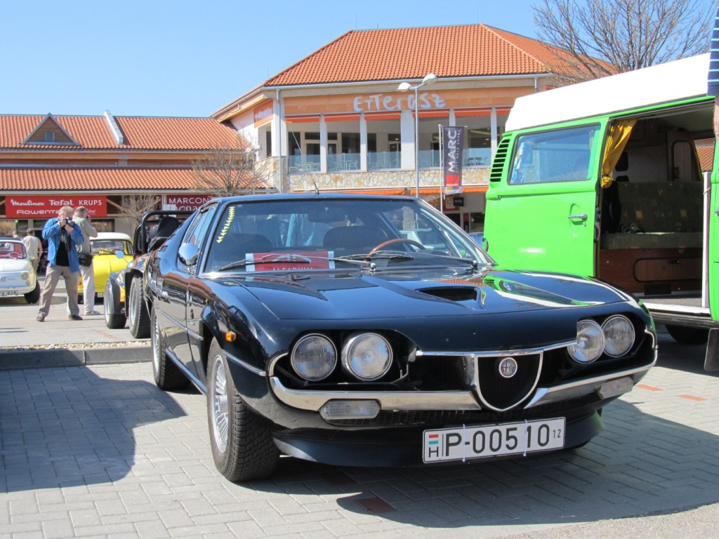 Alfa Romeo Montreal