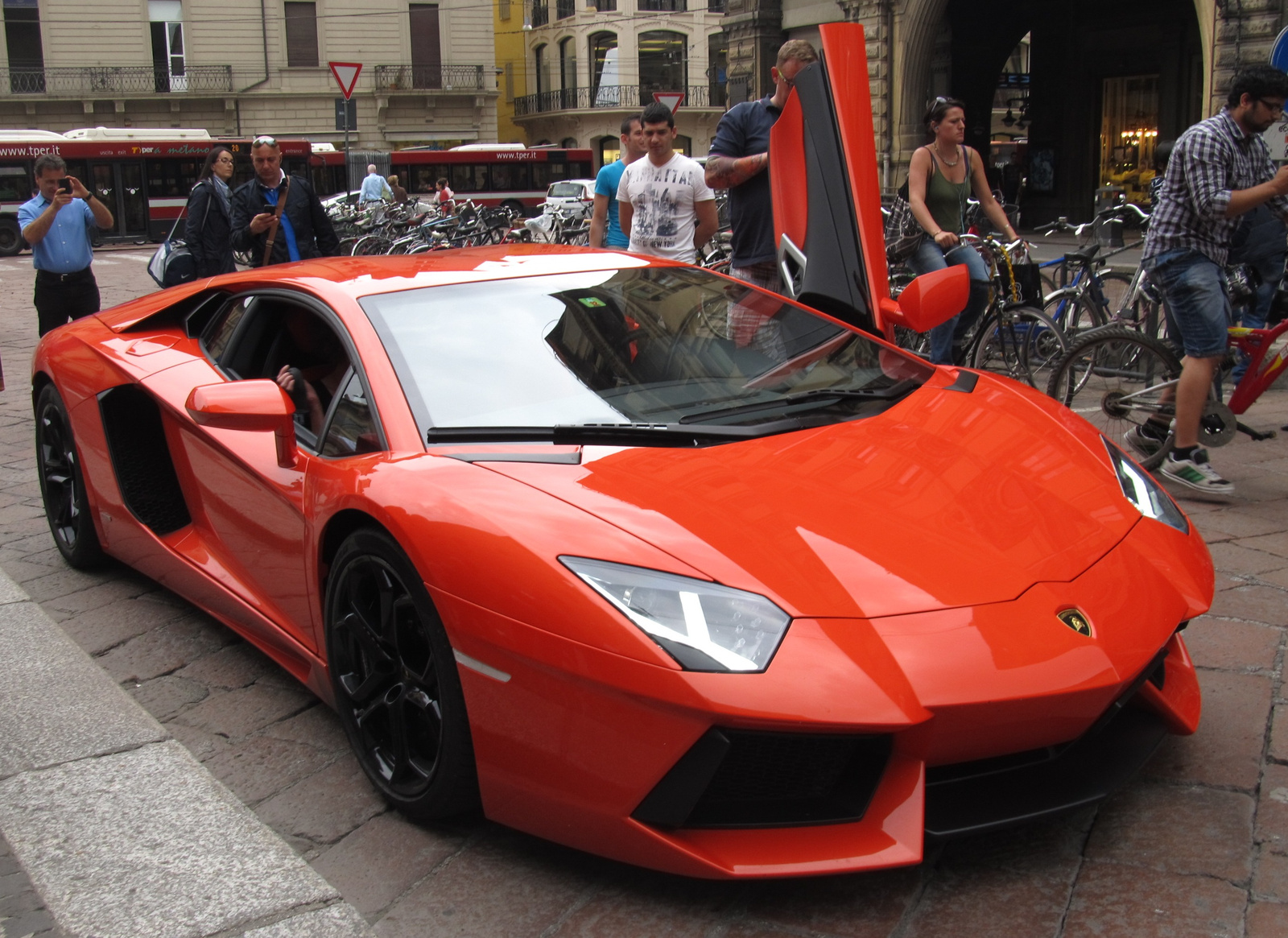 Lamborghini Aventador LP700-4