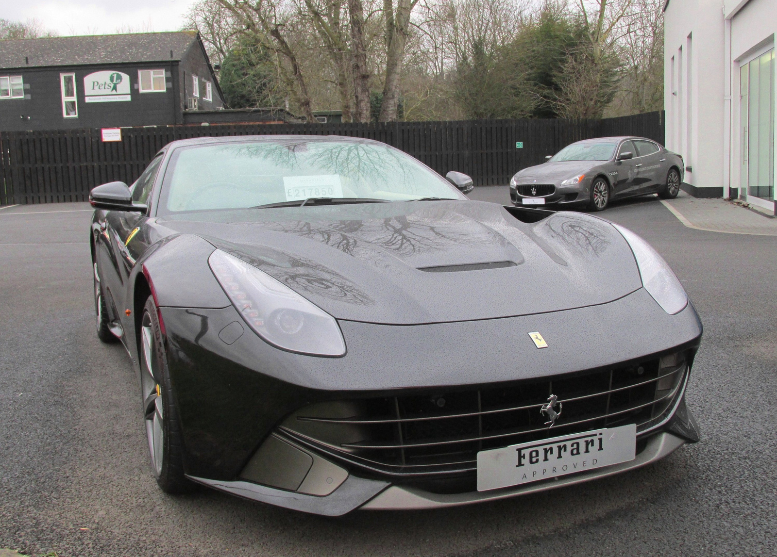 Ferrari F12 Berlinetta - Maserati Quattroporte