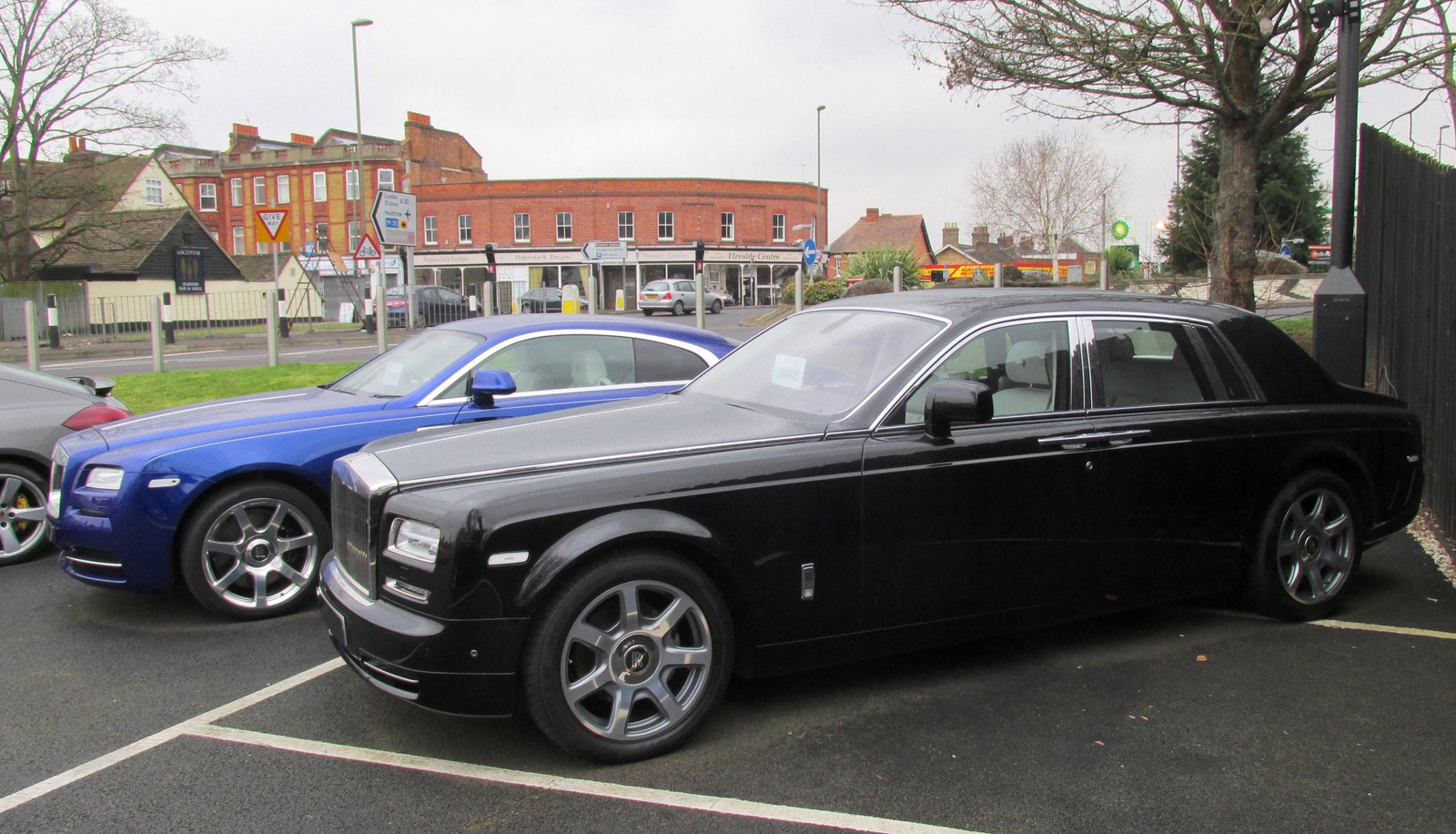 Rolls-Royce Phantom - Rolls-Royce Wraith