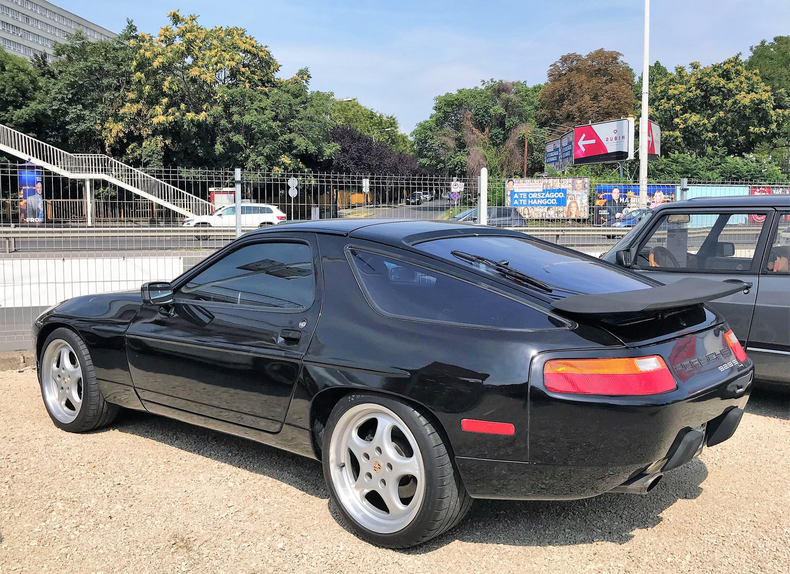 Porsche 928 S4