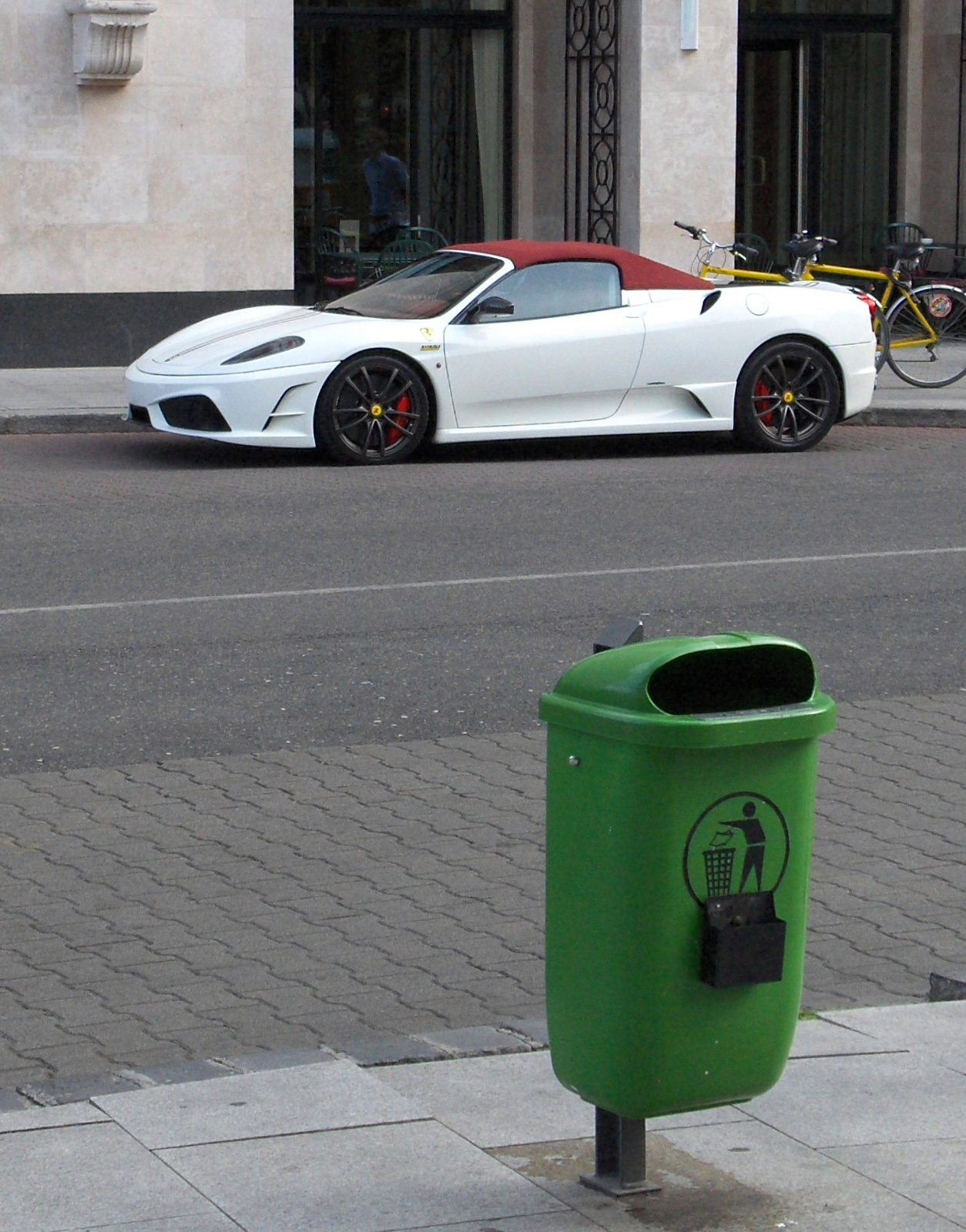 Ferrari Scuderia Spider 16M