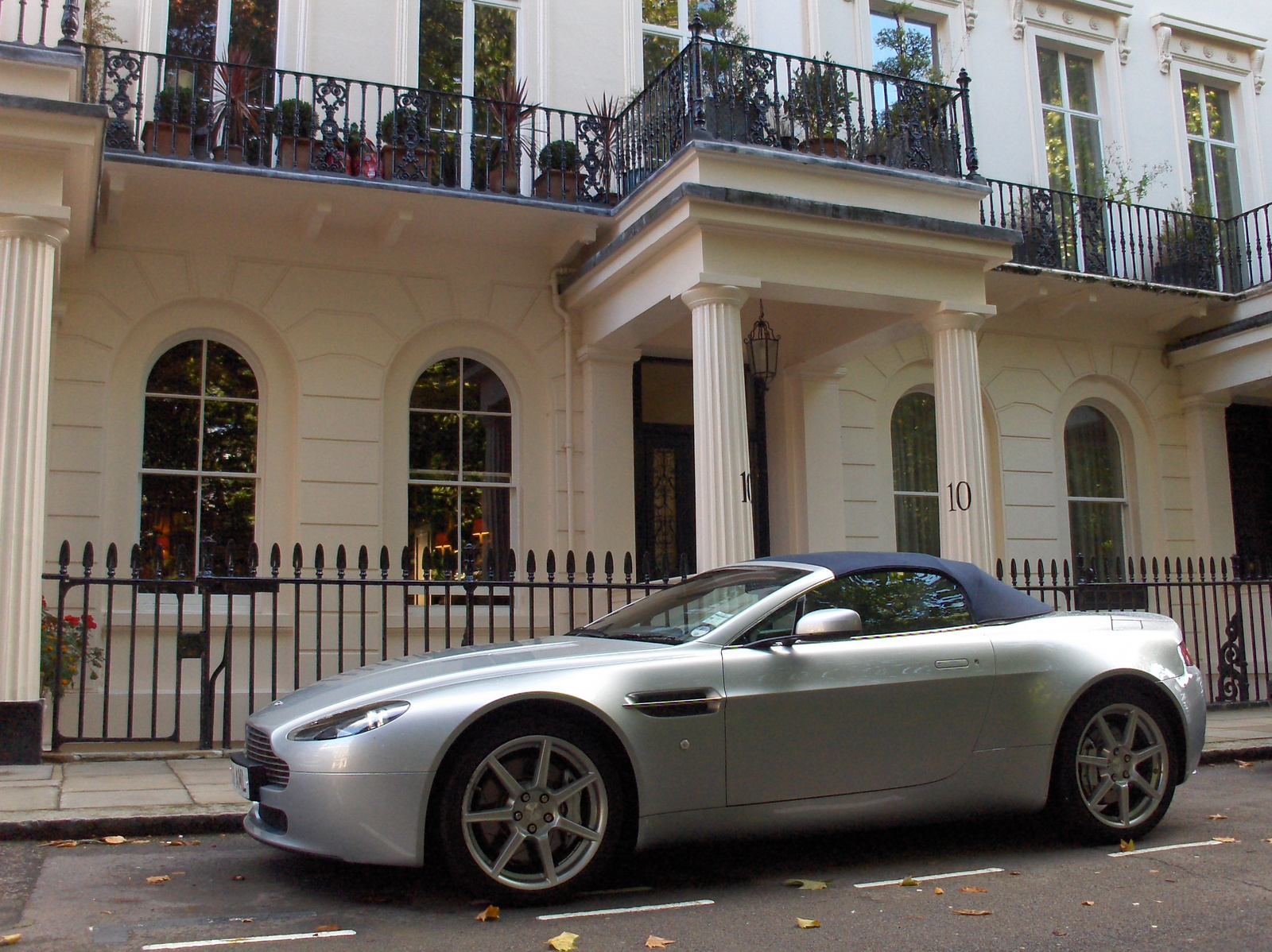 Aston Martin V8 Vantage Roadster