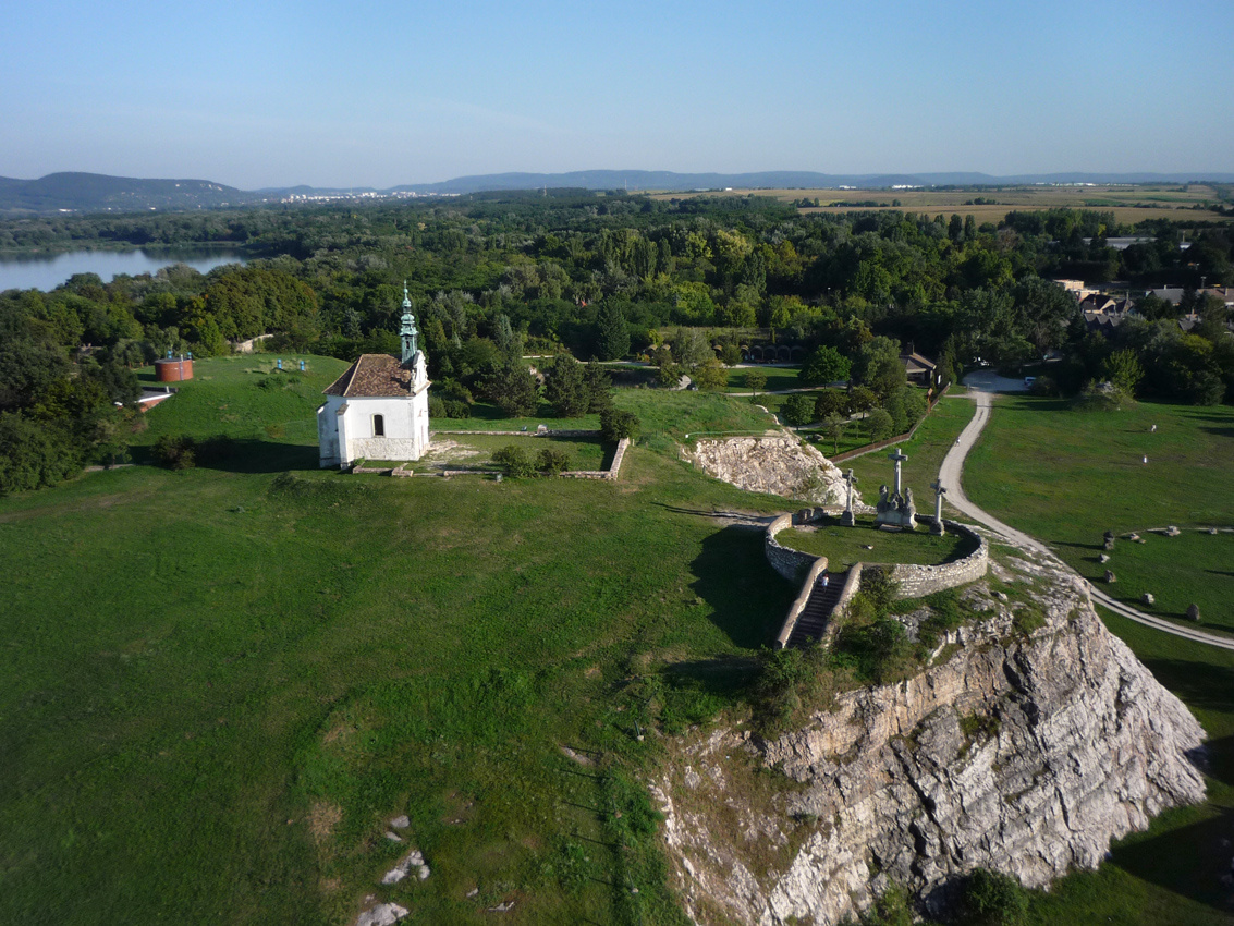 Tata, Kálvária domb