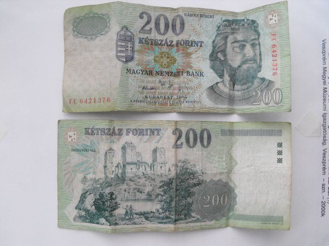 200 forint