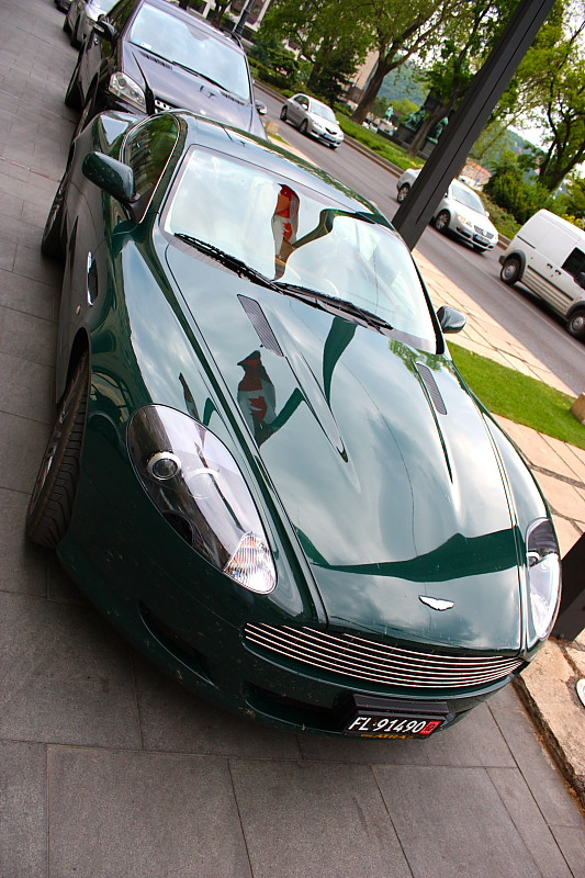 Aston Martin DB9