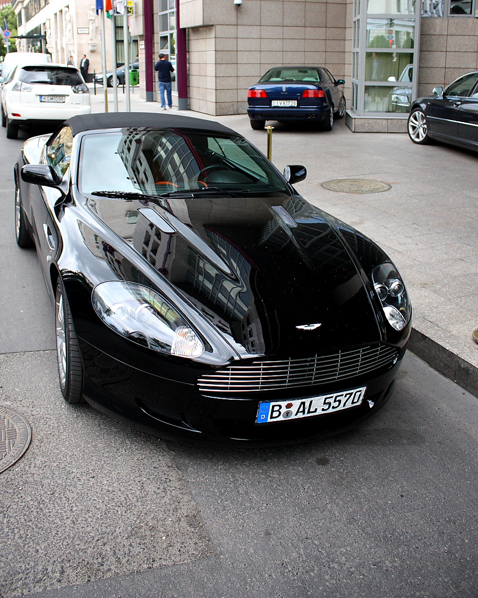 Aston Martin DB9 - Maserati Quattroporte