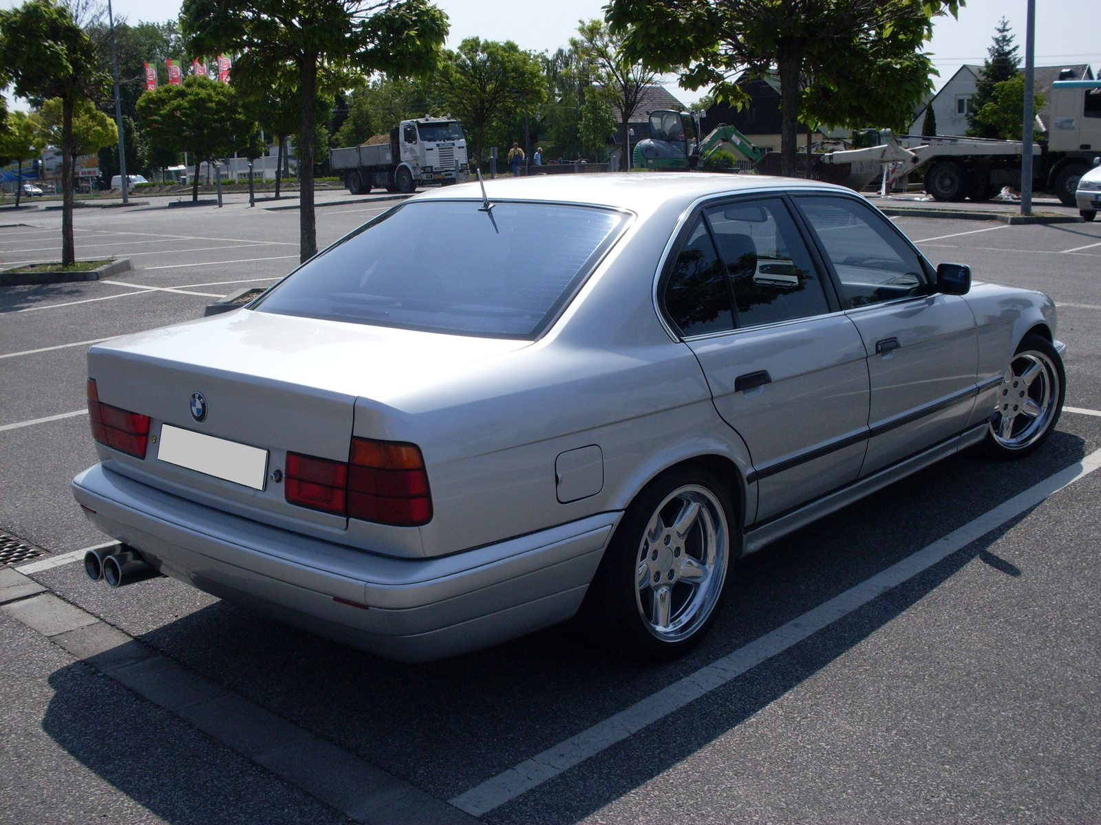 BMW 520i (E34)