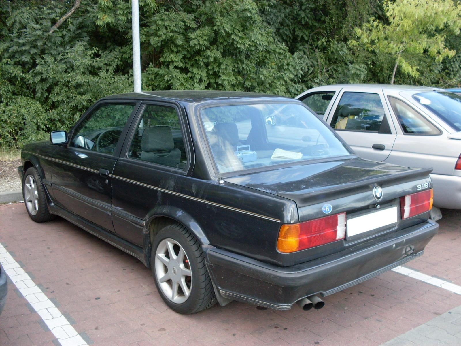 BMW 318i (e30)