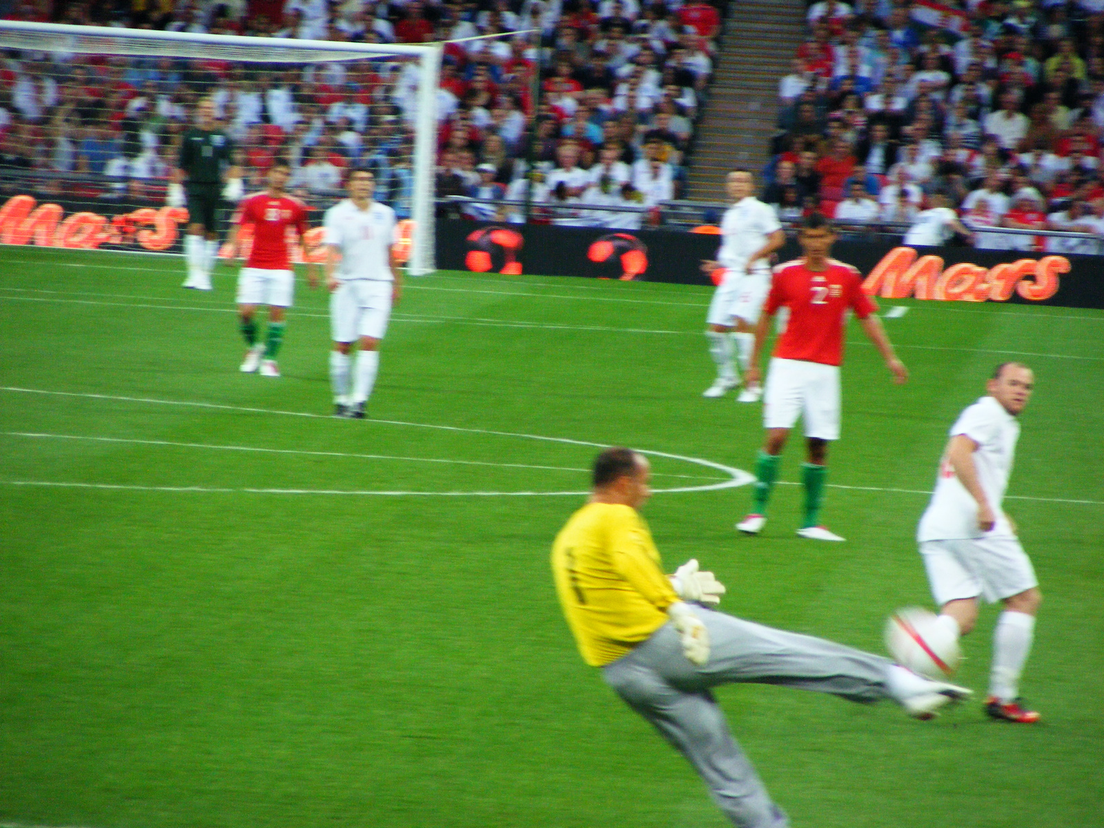 2010 England 3 086