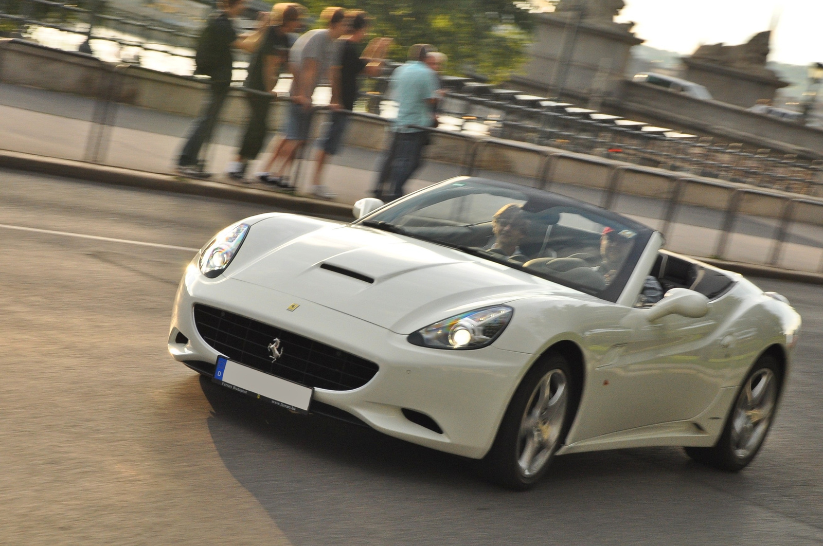 Ferrari California 100