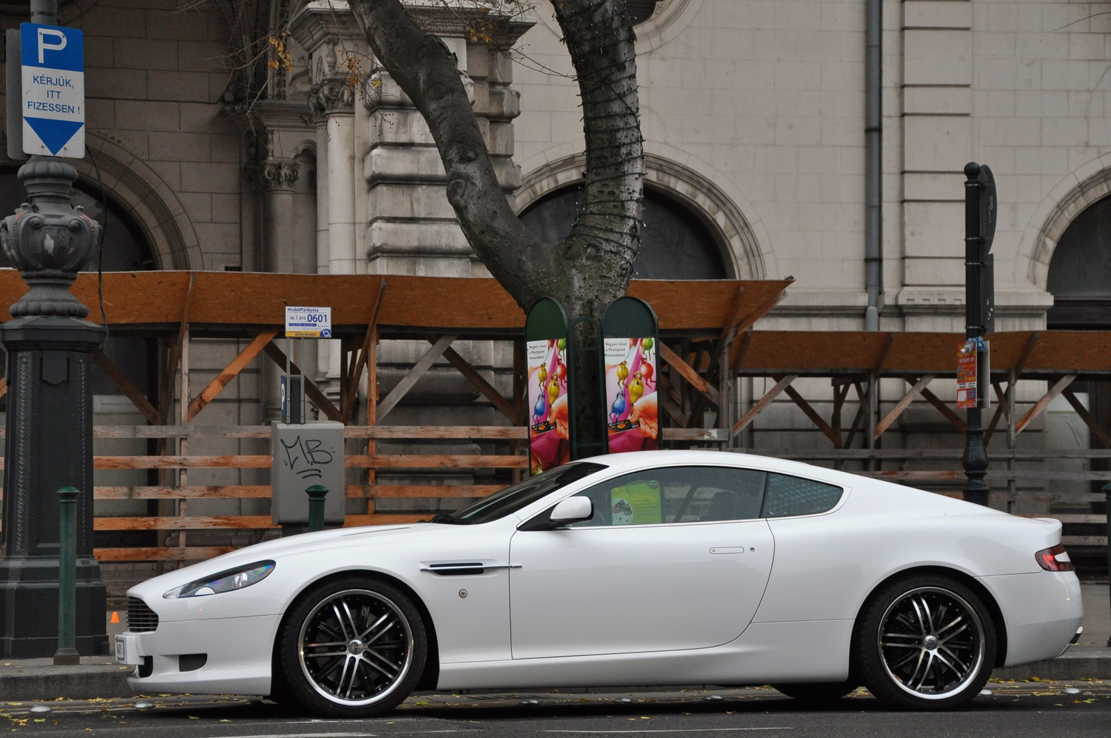 Aston Martin DB9 130