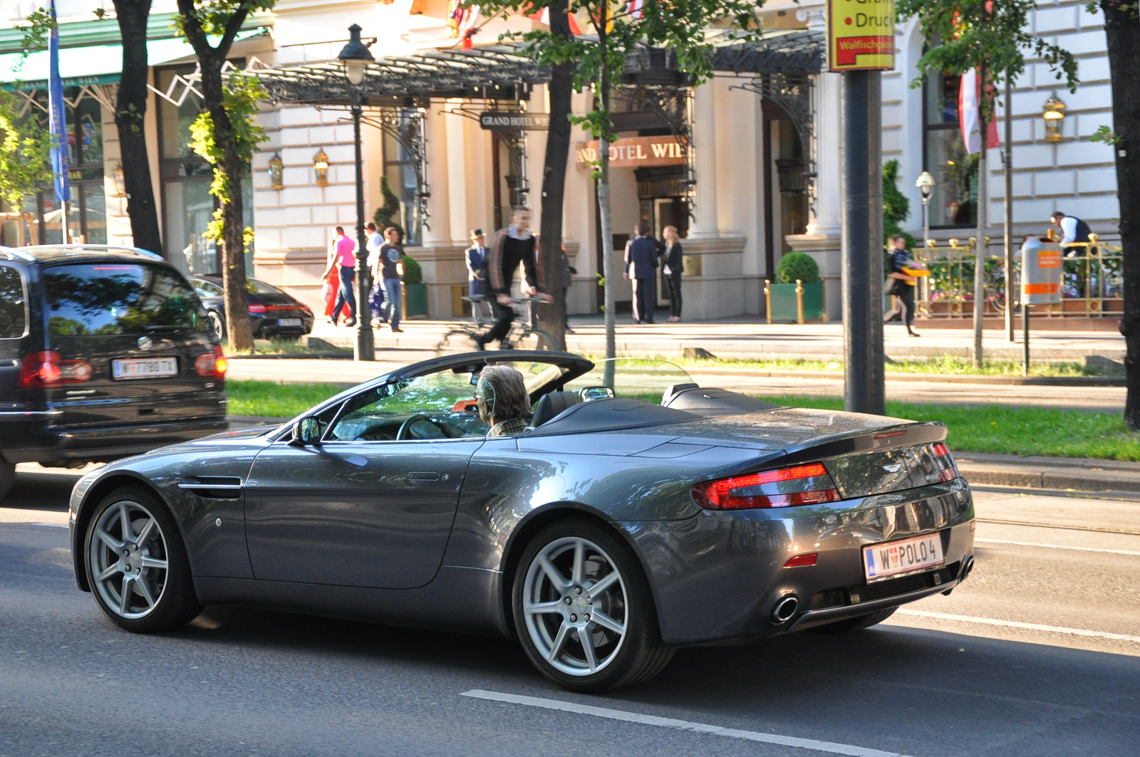 Aston Martin Vantage Roadster