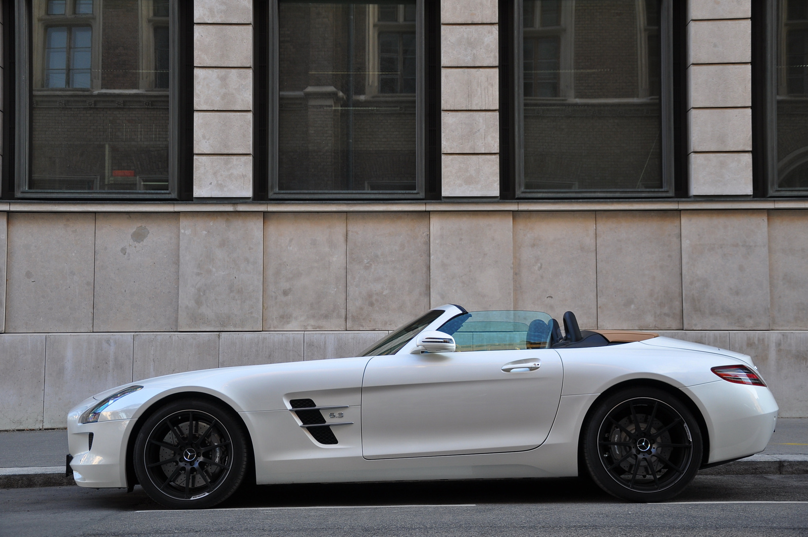 Mercedes SLS AMG Roadster