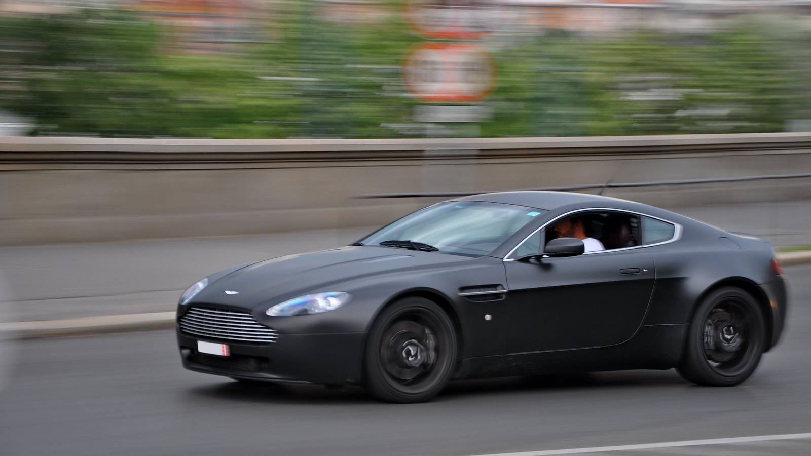 Aston Martin Vantage 071