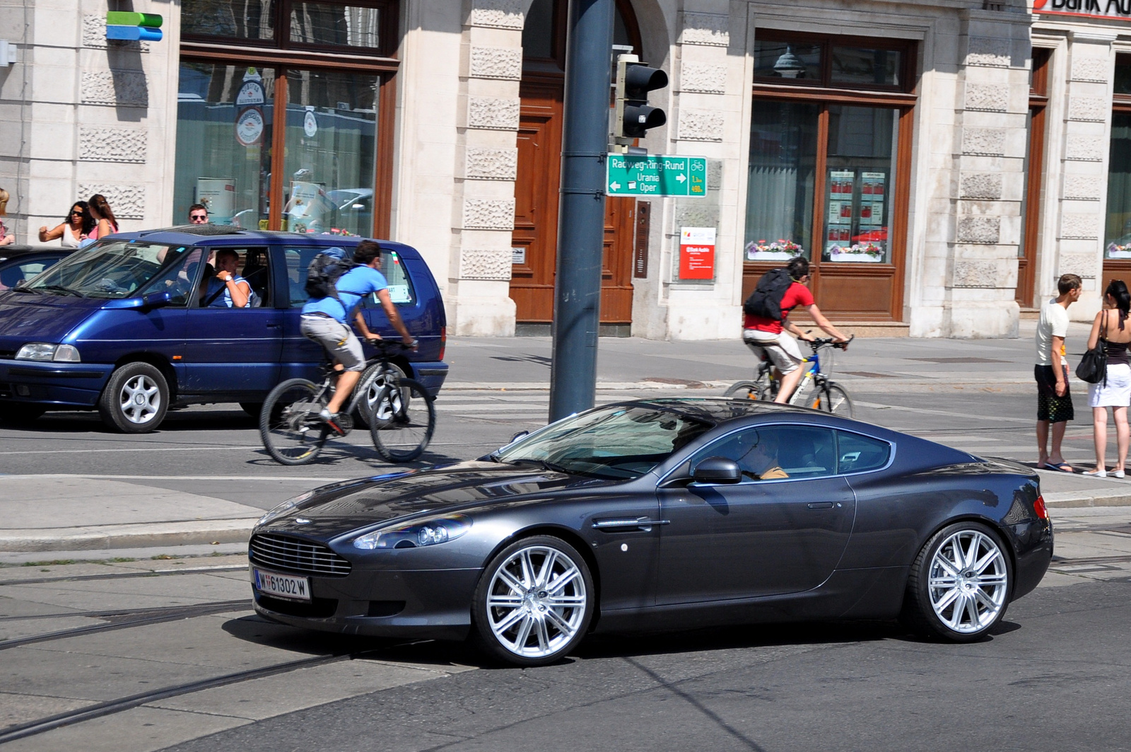 Aston Martin DB9