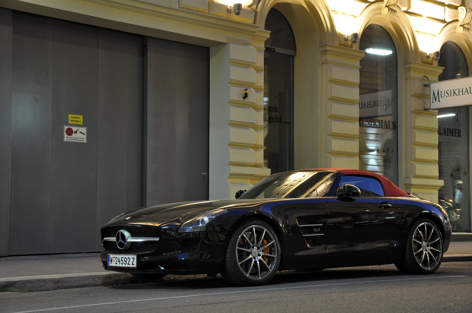 Mercedes SLS AMG Roadster