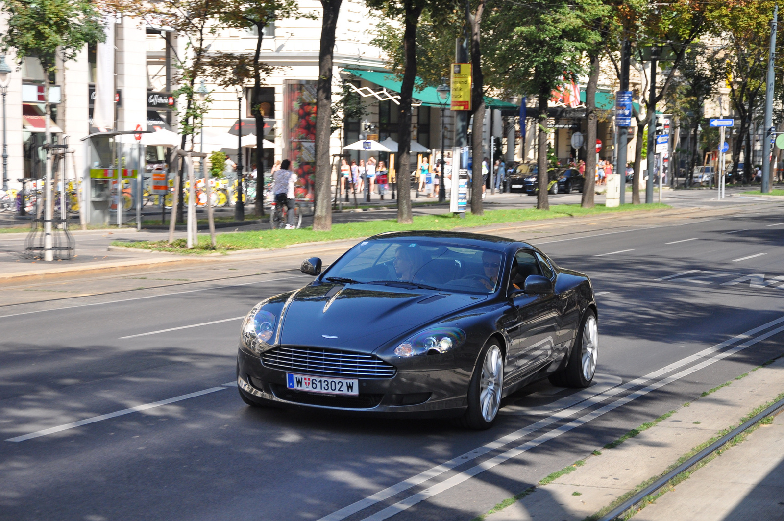 Aston Martin DB9